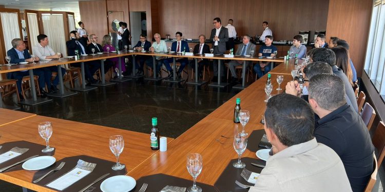 Deputados se reúnem com presidentes dos Tribunais de Justiça e Regional Eleitoral do Estado