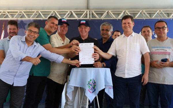 Governador visita obras de rodovia e entrega obras em Baixo Guandu