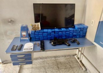 PM apreende 78 tabletes de maconha e submetralhadora em São Mateus