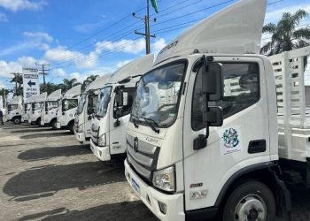 Governo do Estado entrega caminhões  para municípios