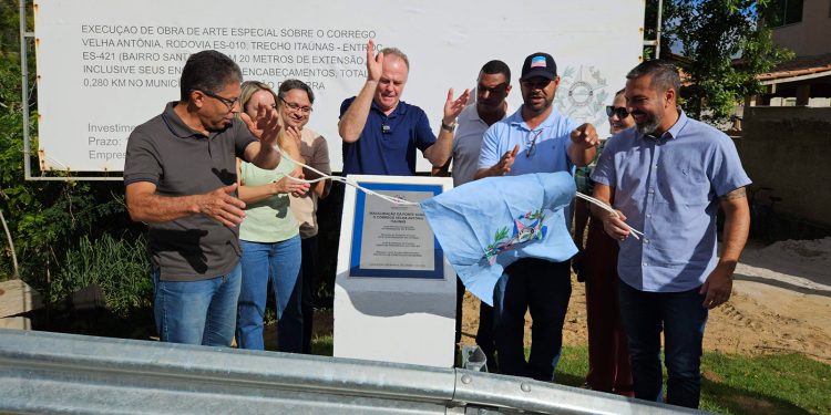Renato Casagrande Inaugurada ponte sobre o Córrego Velha Antônia em Conceição da Barra