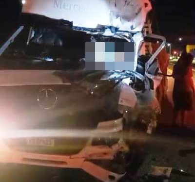 BR 101 – Caminhoneiro morre após caminhão colidir em traseira de carreta