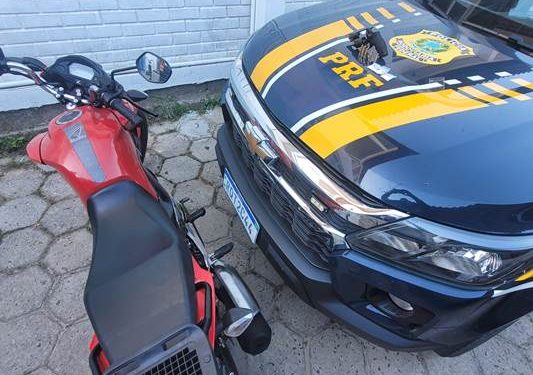 PRF Prende Homem Armado em Moto Clonada em São Mateus