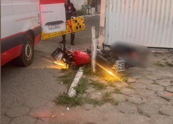 Adolescente de 17 anos morre em acidente de moto durante fuga da polícia 