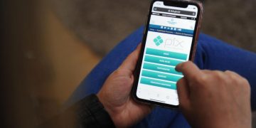 Pix quebra recorde histórico de transações em um dia: entenda o impacto no sistema financeiro brasileiro