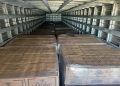 PRF flagra 1.860 caixas de conhaque sendo transportada sem nota fiscal no Norte do ES.