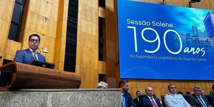Assembleia Legislativa comemora 190 anos reunindo deputados, ex-deputados e chefes de poder