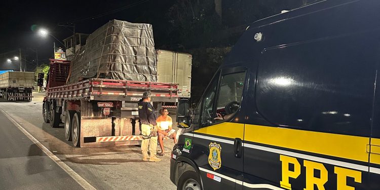 VÍDEOS – PRF intensifica fiscalização para combater excesso de peso nas estradas do ES