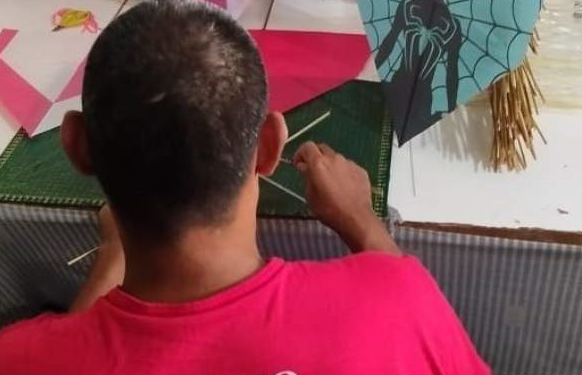 Presos do ES produzem pipas e promovem brincadeiras seguras para crianças