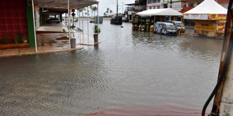 Obras para pôr fim em alagamento no balneário  de Guriri devem começar depois do Carnaval