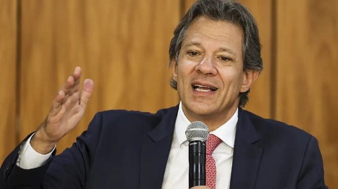 Haddad anuncia isenção de IR para quem ganha até R$ 5 mil