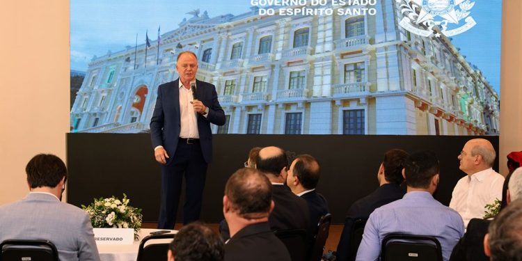 Governo do Estado recebe gestores municipais eleitos e reeleitos no Palácio Anchieta