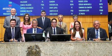 Marcelo Santos é reeleito presidente da Assembleia com apoio unânime dos deputados
