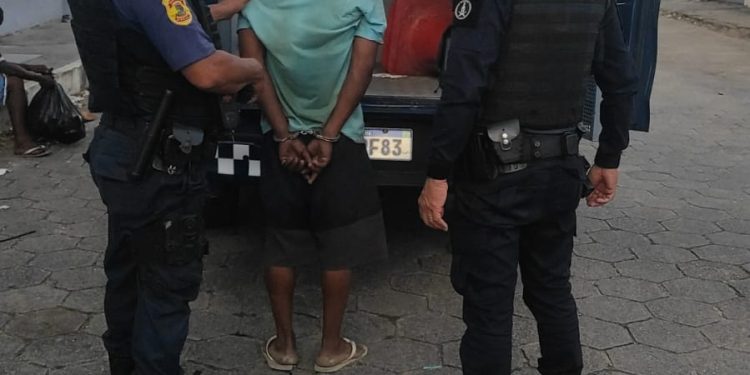 GCM de Linhares prende homem com mandado de prisão em aberto